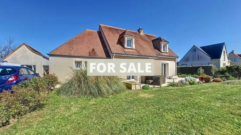 Contemporary Detached House with Garden