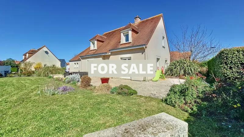 Contemporary Detached House with Garden