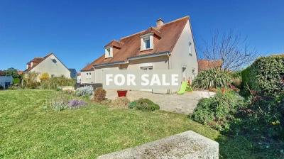 Contemporary Detached House with Garden