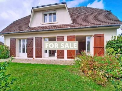 Detached House with Landscaped Garden