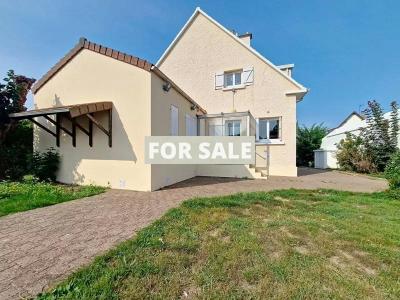 Detached House with Garden by the Coast