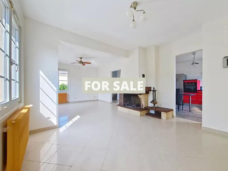 Detached House with Garden by the Coast