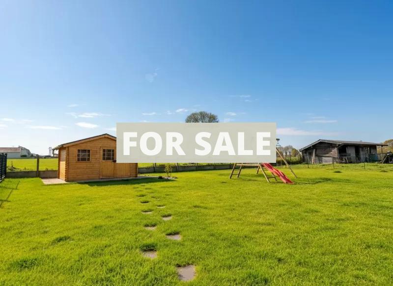 Modern Detached House with Garden