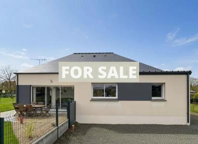 Modern Detached House with Garden