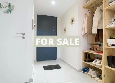 Modern Detached House with Garden