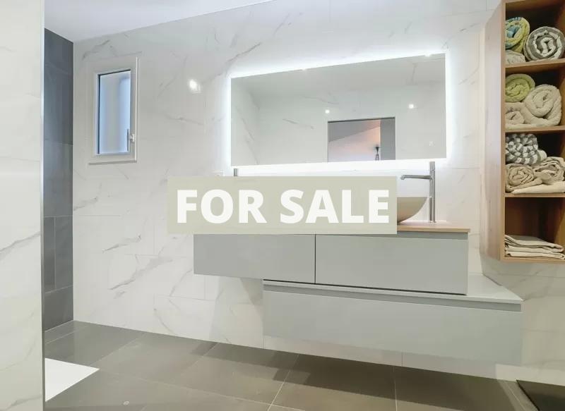 Modern Detached House with Garden