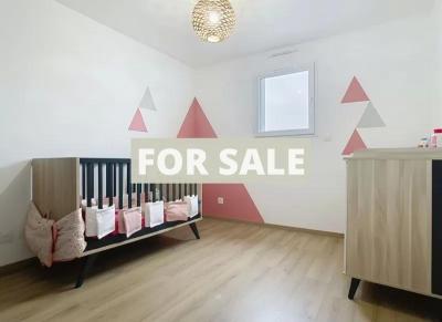 Modern Detached House with Garden