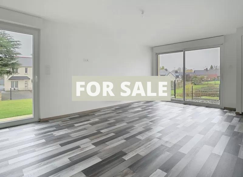 Modern Detached House with Garden