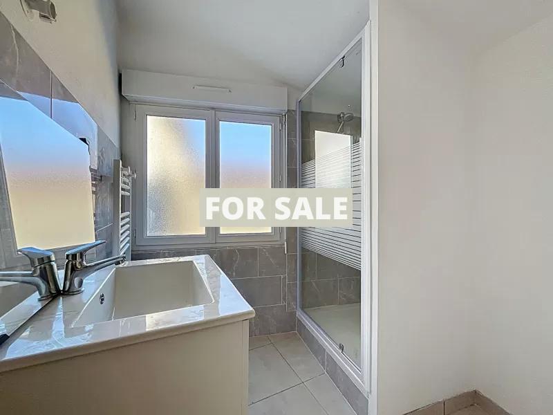 Supermarket For Sale with Apartment