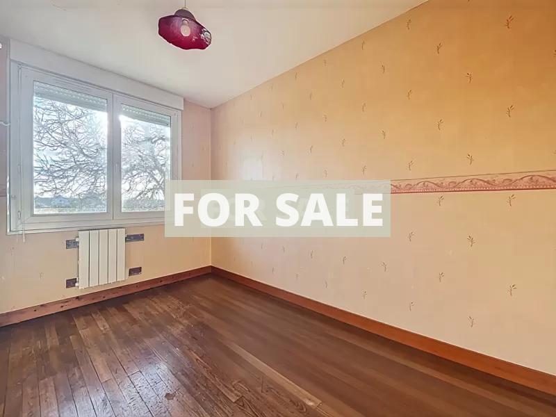 Detached Villa With Garden and Open View