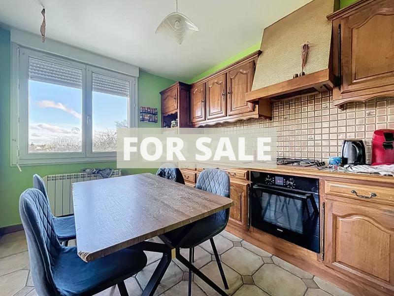 Detached Villa With Garden and Open View