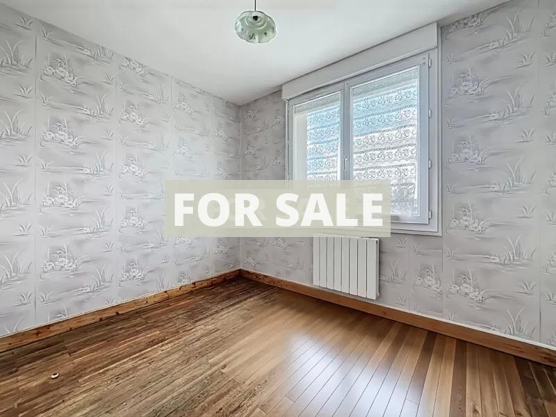 Detached Villa With Garden and Open View