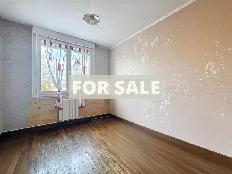 Detached Villa With Garden and Open View