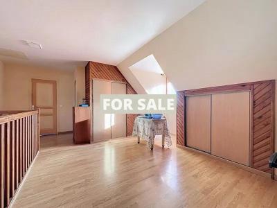 Detached House with Garden in Great Location