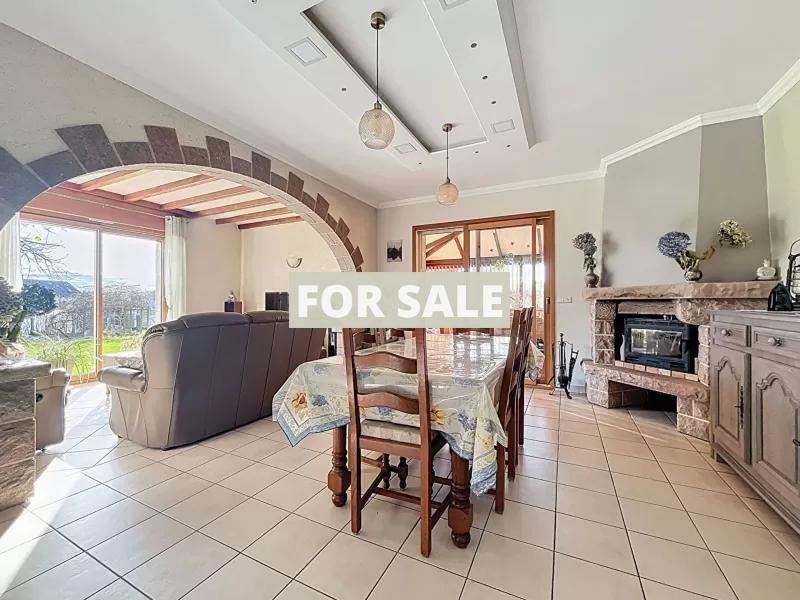 Detached House with Garden in Great Location