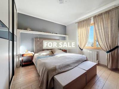 Detached House with Garden in Great Location