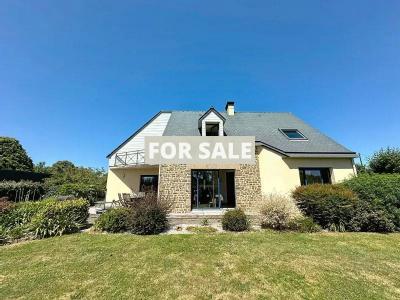 Contemporary Detached House with Landscaped Garden