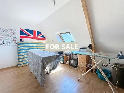 Contemporary Detached House with Landscaped Garden