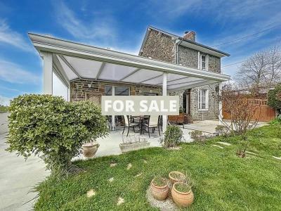 Detached Country House with Landscaped Garden