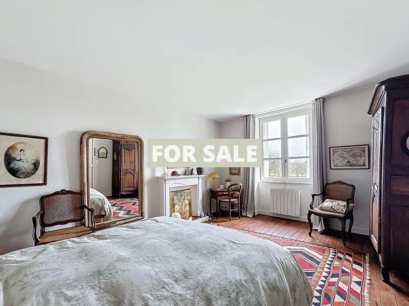 Detached Country House with Landscaped Garden