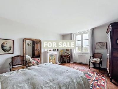 Detached Country House with Landscaped Garden