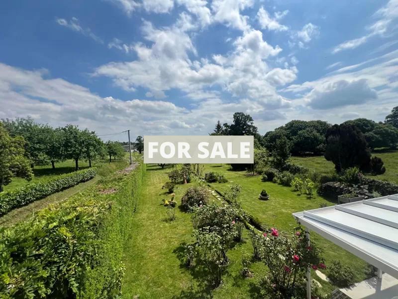 Detached Country House with Landscaped Garden