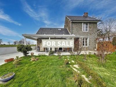 Detached Country House with Landscaped Garden