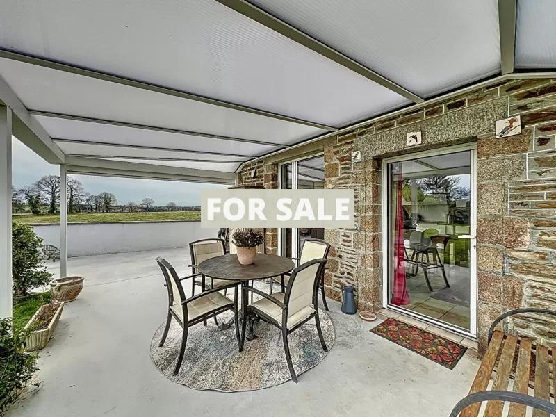 Detached Country House with Landscaped Garden