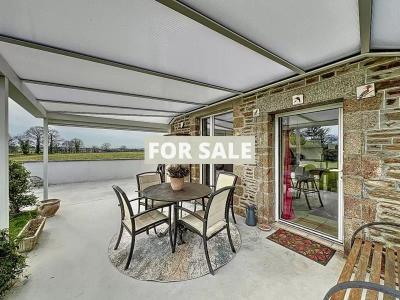 Detached Country House with Landscaped Garden