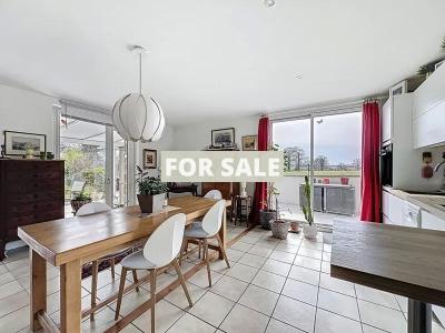 Detached Country House with Landscaped Garden