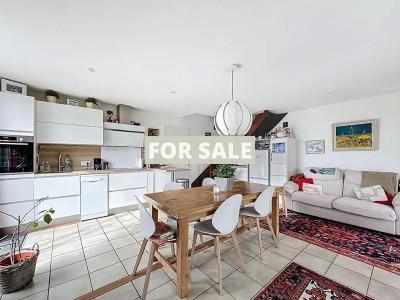 Detached Country House with Landscaped Garden