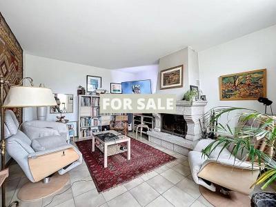 Detached Country House with Landscaped Garden