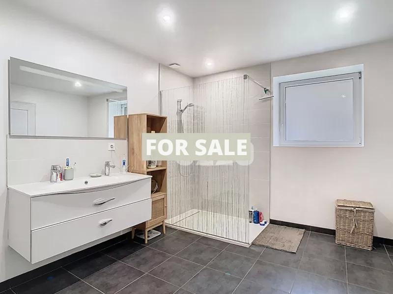 Traditional House with Garden Close to the Coast