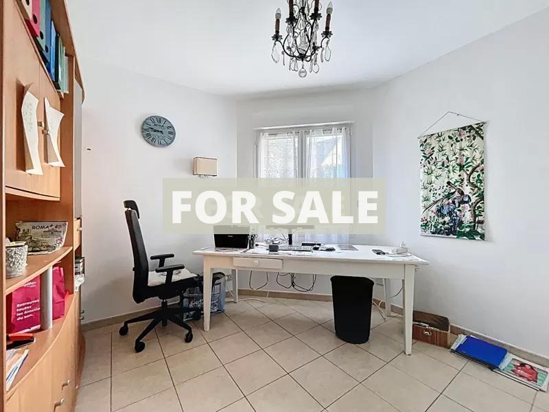 Detached House with Garden by the Coast