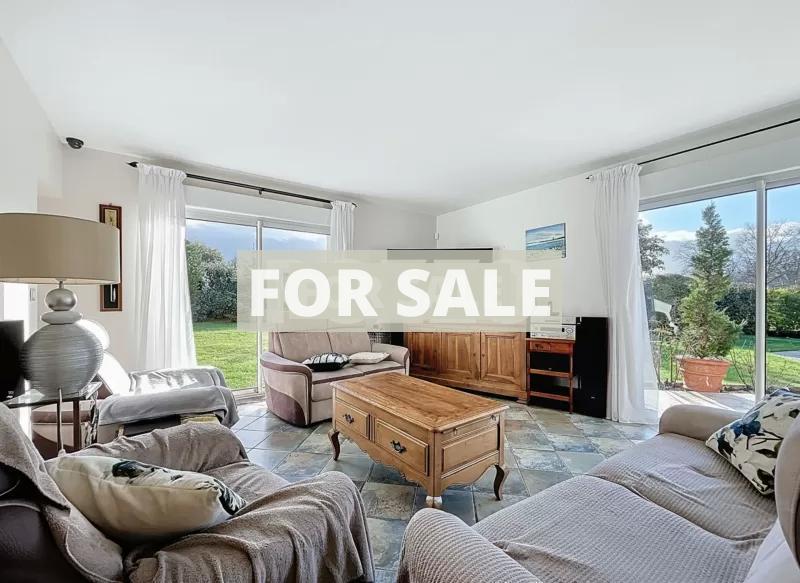 Detached House with Garden by the Coast