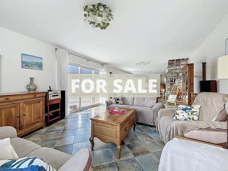 Detached House with Garden by the Coast