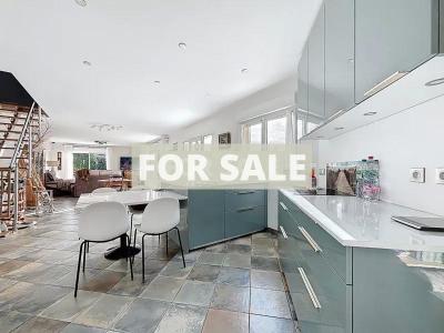 Detached House with Garden by the Coast