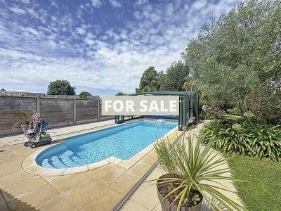 Superb House with Swimming Pool