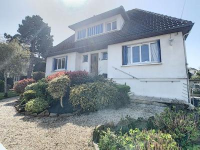 Detached House with Garden by the Coast