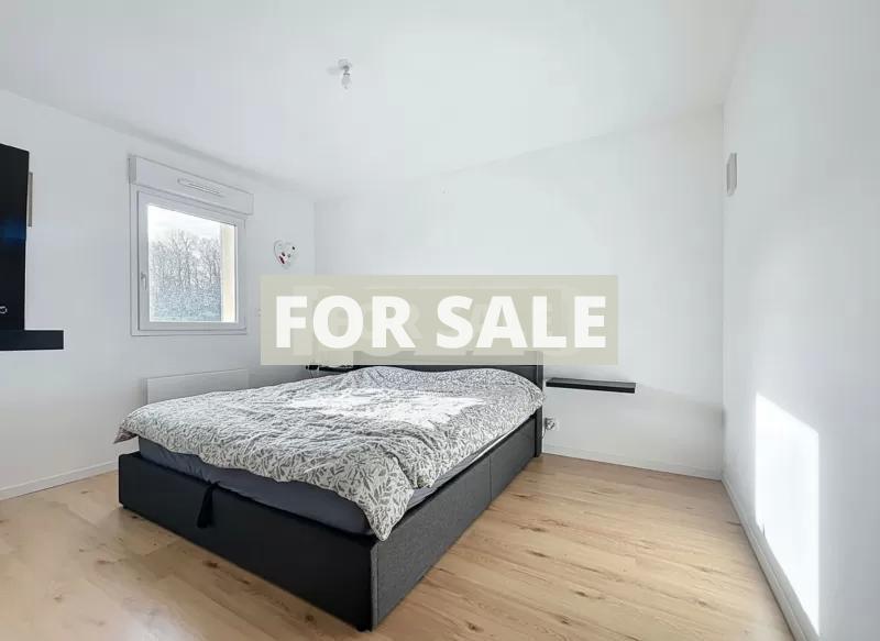 Detached House with Garden by the Coast