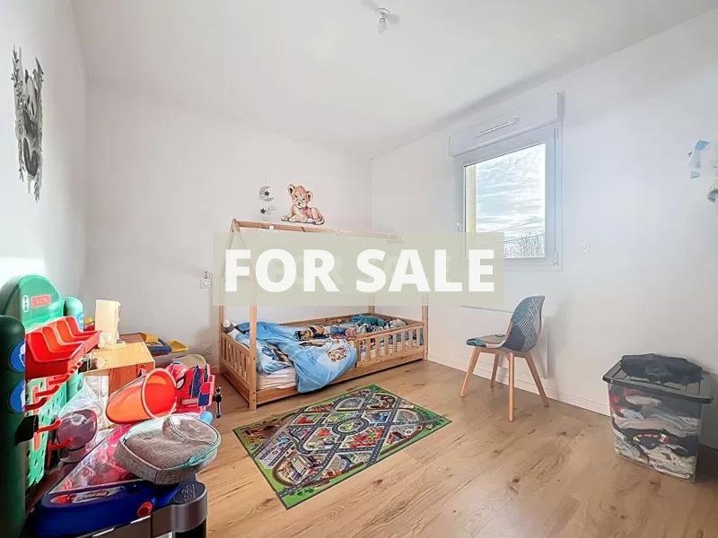 Detached House with Garden by the Coast