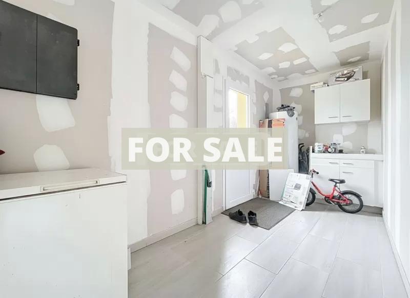 Detached House with Garden by the Coast