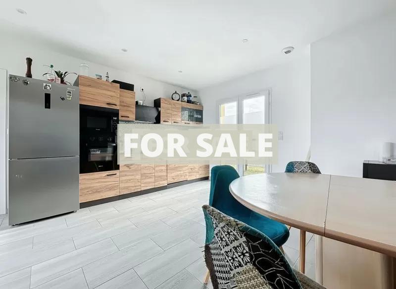 Detached House with Garden by the Coast