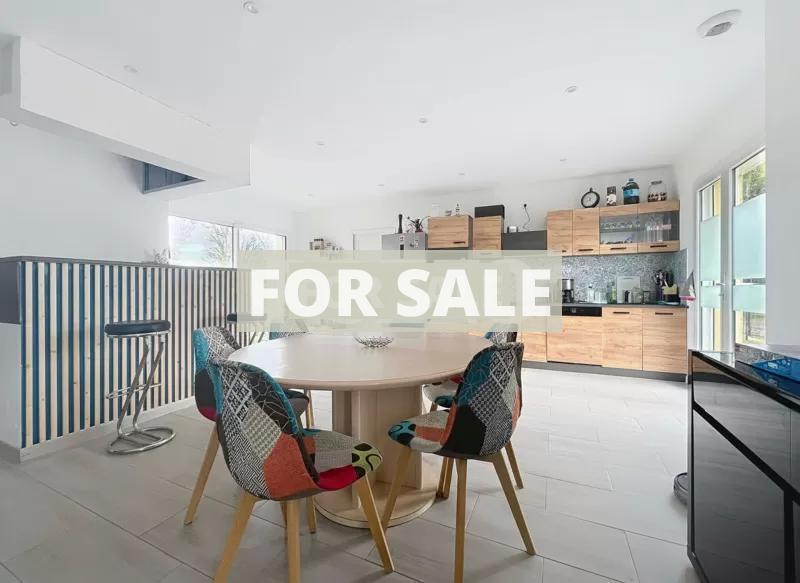 Detached House with Garden by the Coast