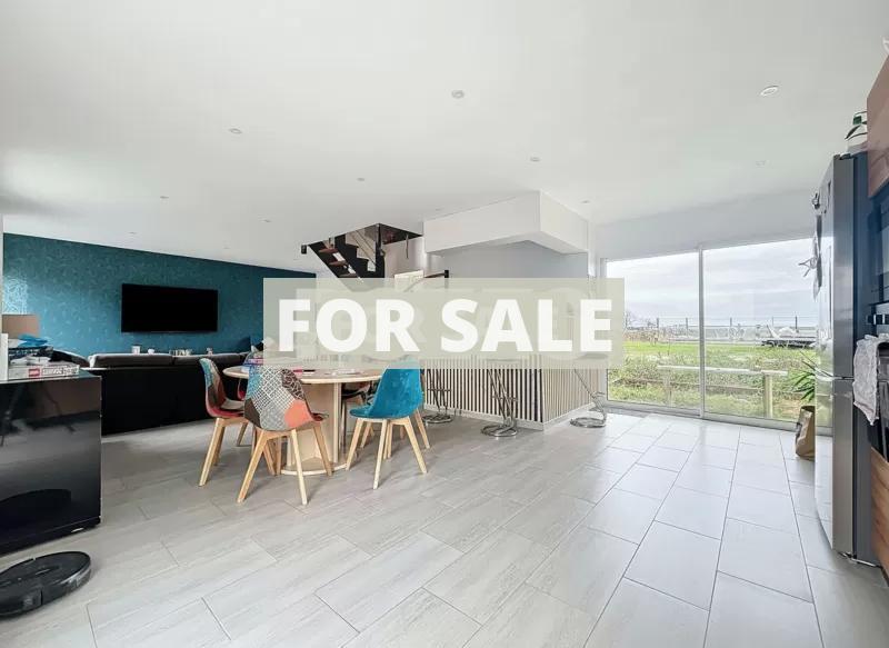 Detached House with Garden by the Coast