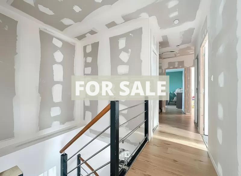 Detached House with Garden by the Coast