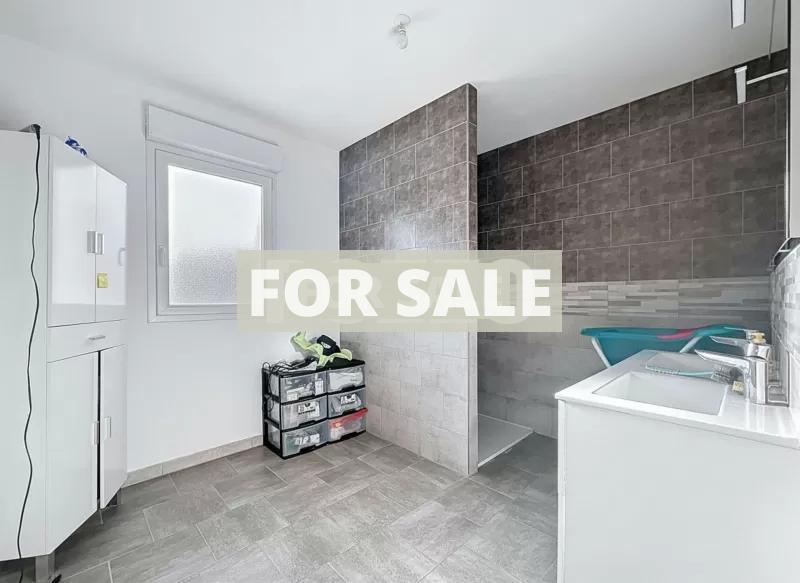 Detached House with Garden by the Coast