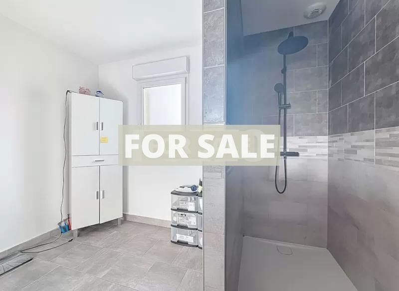 Detached House with Garden by the Coast