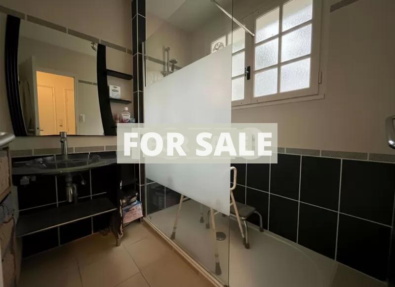 Detached House with Landscaped Garden