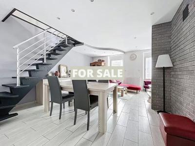 Town House with Neat Balcony Garden